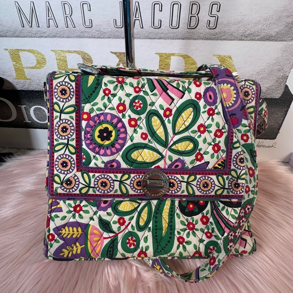 Vera Bradley Julia Top Handle
Shoulder Bag Retired Pattern Viva
La Vera Paisley